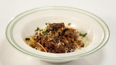 паста болоньезе с говяжьей тушенкой