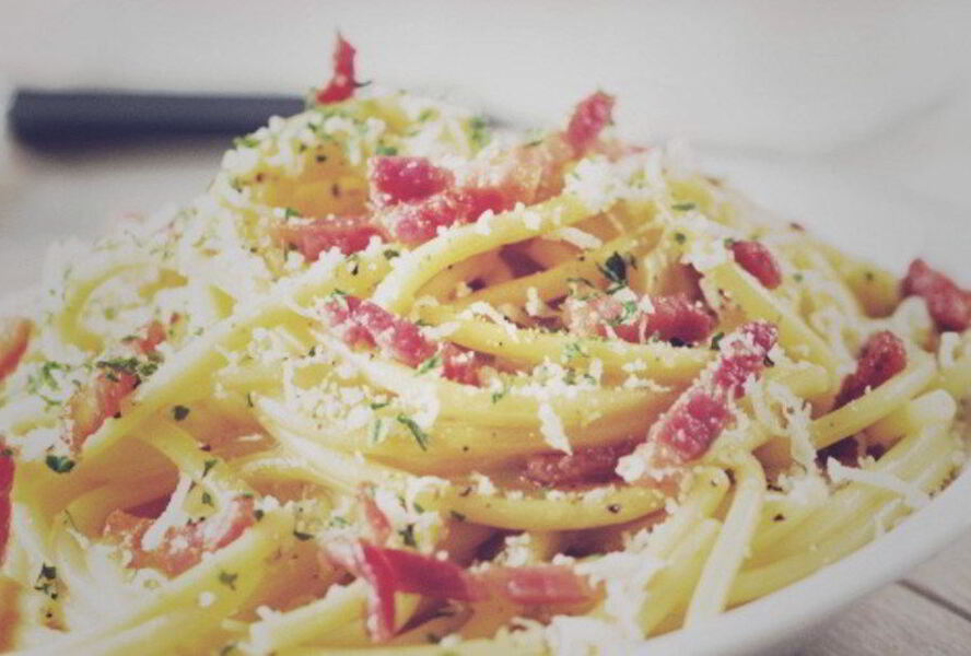Паста карбонара с пармезаном