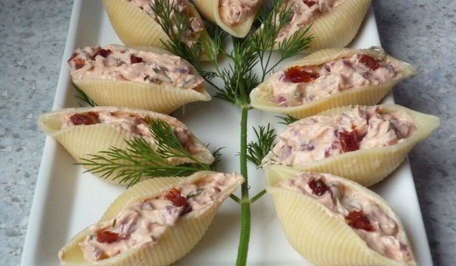 Рецепт пасты конкильони с начинкой из вяленых томатов и копченого окорока