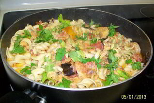 Паста с креветками и овощами