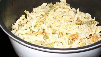 паста с креветками и овощами