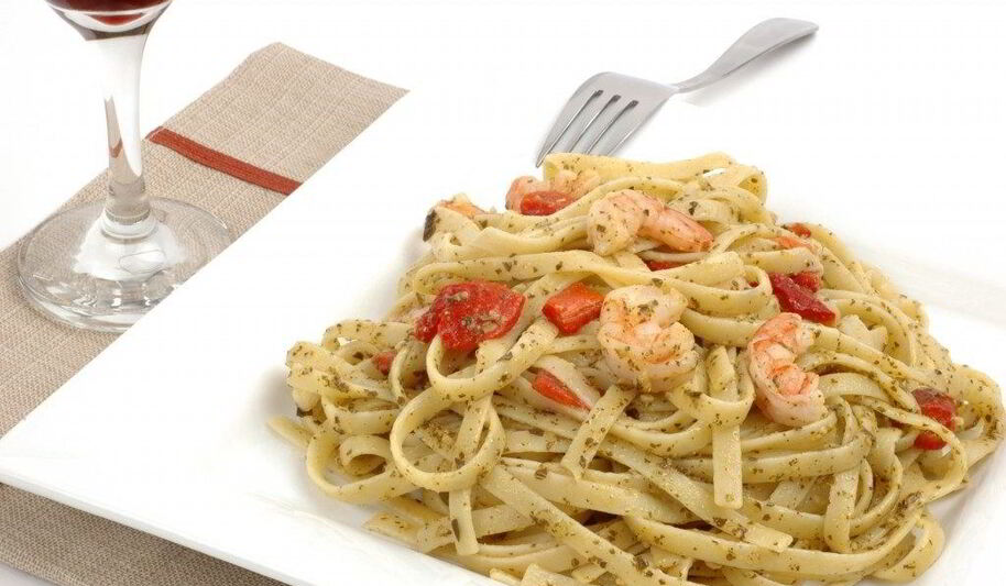 Рецепт пасты с креветками и томатами