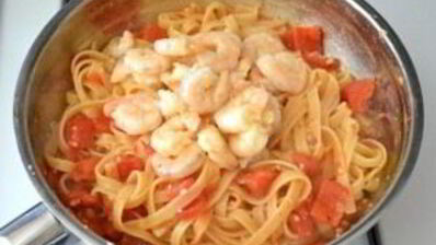 паста с креветками и томатами
