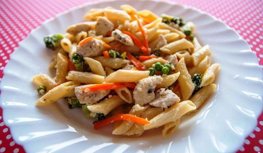 Рецепт пасты с курицей в сливочном соусе