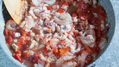 паста с морепродуктами в томатном соусе