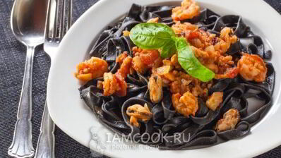 паста с морепродуктами в томатном соусе