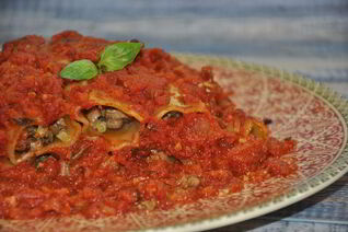 Постные каннеллони под томатным соусом