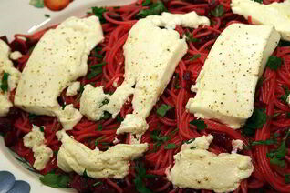 Розовые спагетти