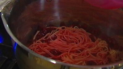 розовые спагетти