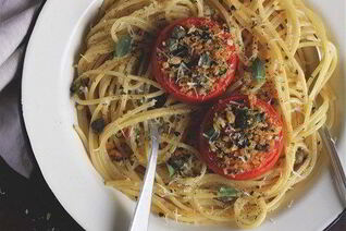 Спагетти с фаршированными томатами