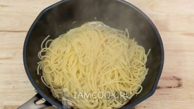 спагетти с грибами и белым вином