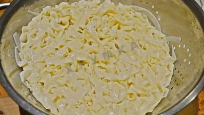 спагетти с курицей в сливочном соусе