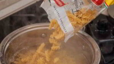 спагетти с лососем под сливочным соусом