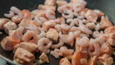 спагетти с лососем под сливочным соусом