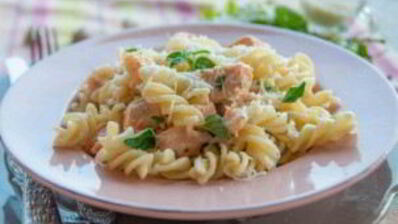 спагетти с лососем под сливочным соусом