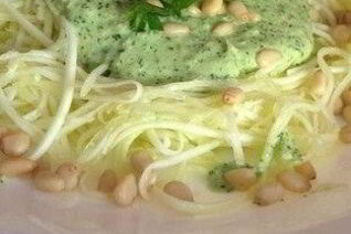 Сыроедческая паста с цукини и соусом из кешью