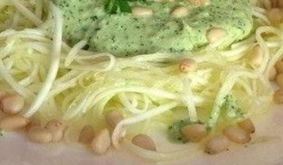 Рецепт сыроедческой пасты с цукини и соусома иза кешью