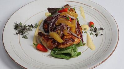 ароматный цыпленок пири-пири с апельсиновым салатом