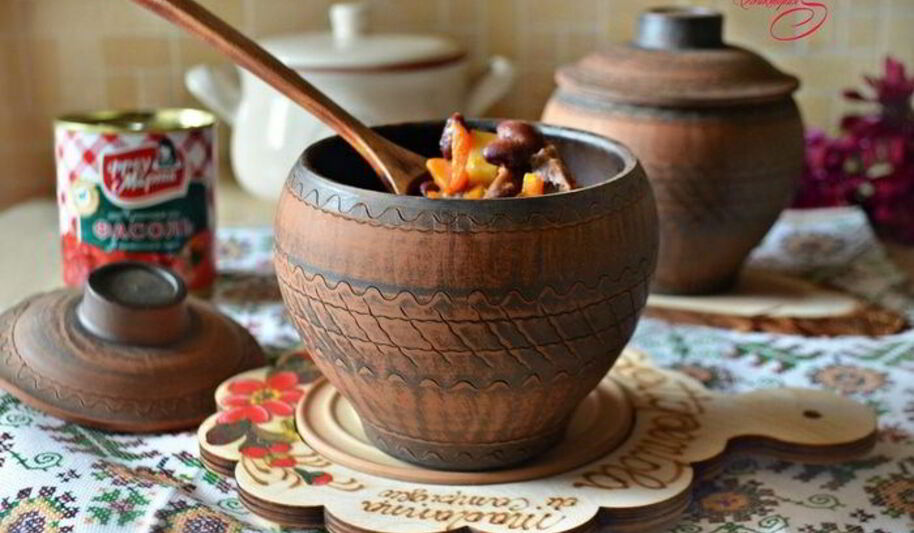 Рецепт баранины с фасолью и овощами в горшочках