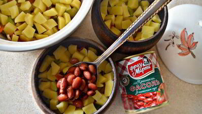 баранина с фасолью и овощами в горшочках