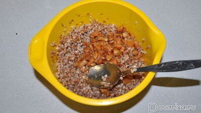 фаршированная гречкой запеченная курица