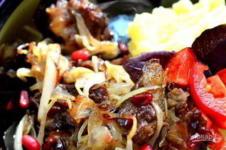 Говядина с луком и барбарисом