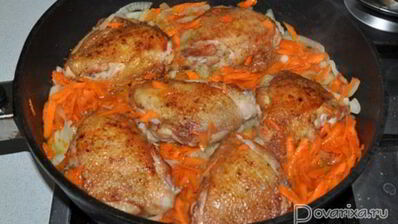 куриные бедрышки в томатном соусе