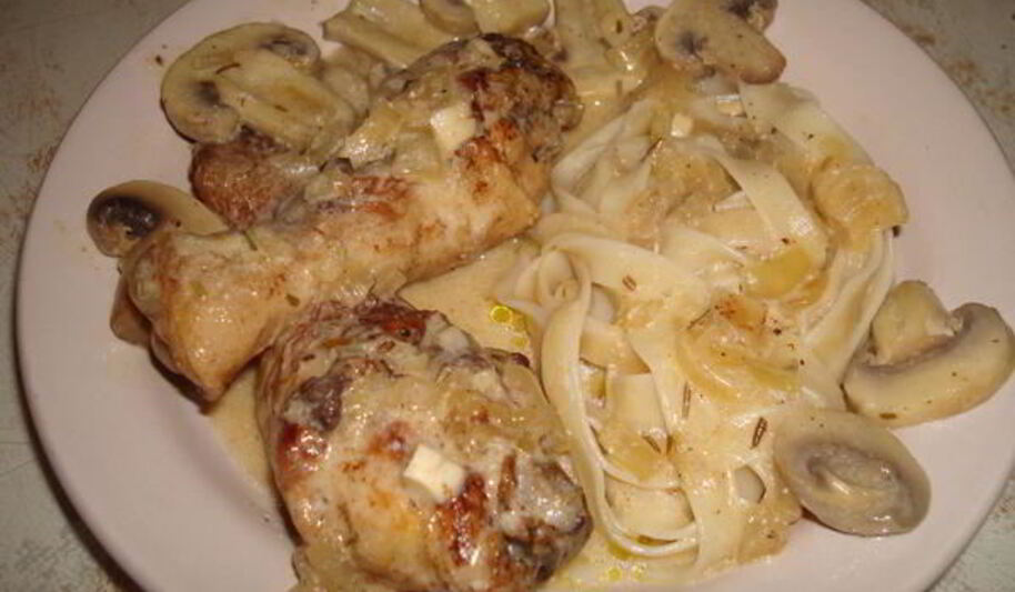 Рецепт курицы в винном соусе с шампиньонами
