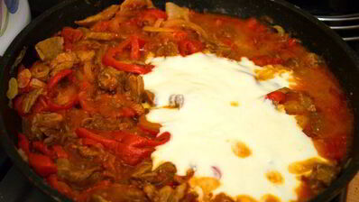 паприкаш из телятины с йогуртом