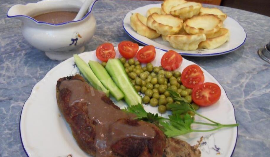 Рецепт ростбифа из говядины с винным соусом