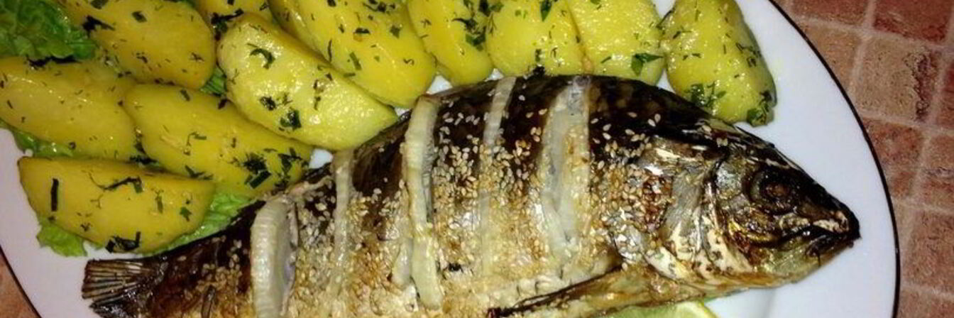 Сазан, запеченный в духовке целиком