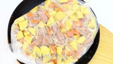 свинина с картошкой в духовке в рукаве
