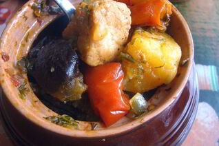 Свинина с овощами, запеченная в горшочке