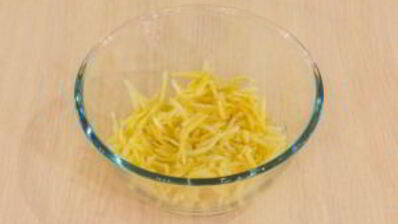 свинина, запеченная с яблоками и брусникой