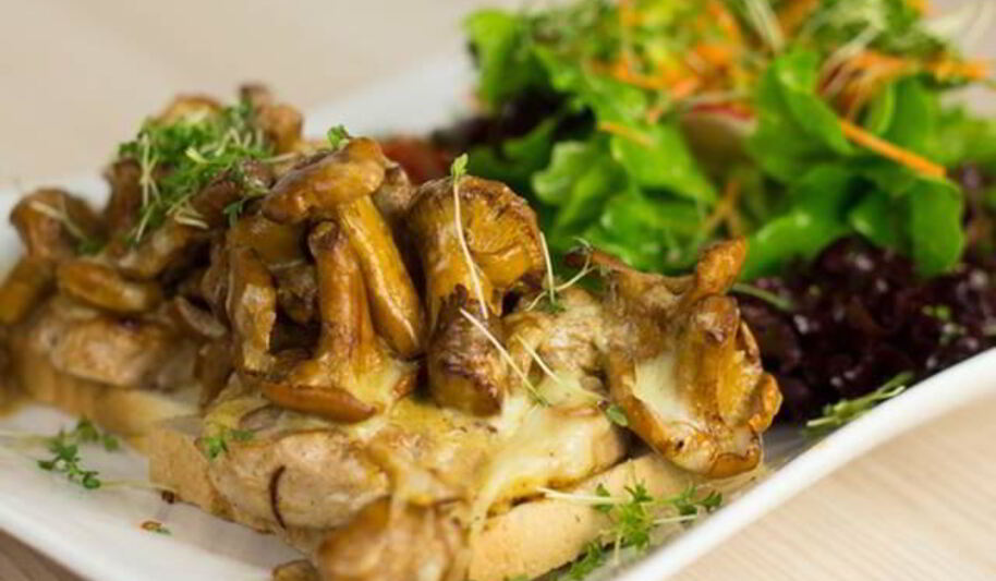 Рецепт телятины с грибами и пармезаном