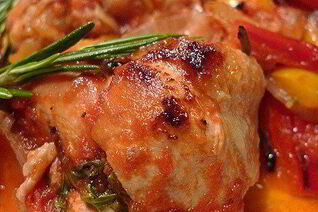 Тушеная курица с фасолью