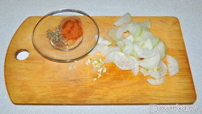 тушеная свинина с острым соусом