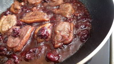 утиная грудка c вишней