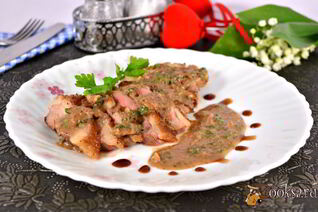 Утиная грудка с орехово-гранатовым соусом