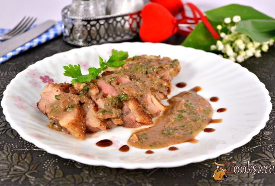 Утиная грудка с орехово-гранатовым соусом