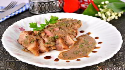 утиная грудка с орехово-гранатовым соусом