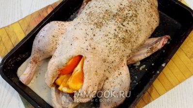 утка в рукаве в духовке