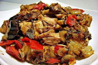 Баклажаны в казане с курицей