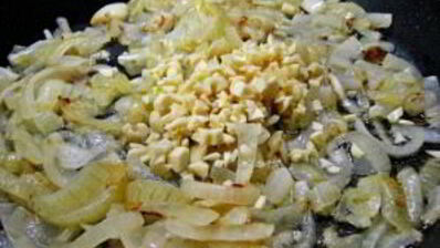 баклажаны в казане с курицей