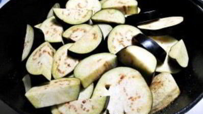 баклажаны в казане с курицей