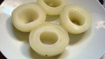 фаршированный лук с яичным желтком