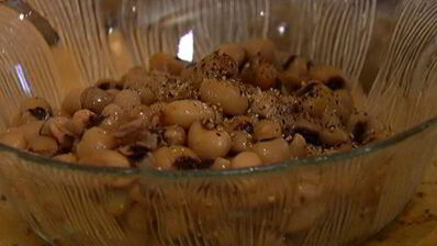 фасоль с цукини, помидорами черри и базиликом