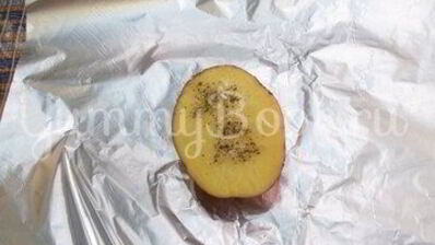 картофель, запеченный на углях