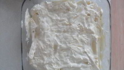 картофель, запеченный с говядиной под сырно-сметанным соусом