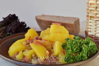 Картошка с тушенкой в мультиварке